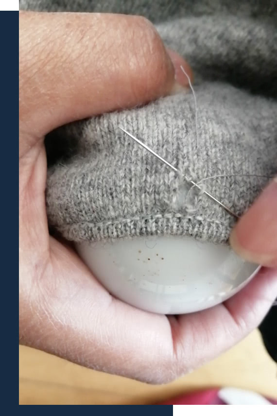réparer trou de mite pull
